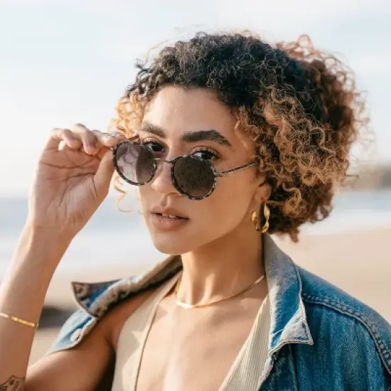 WMP Eyewear Round Metal Frame Sunglasses for Women image {2}