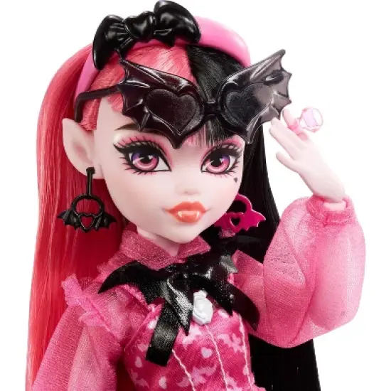 Monster High Draculaura Doll image {2}