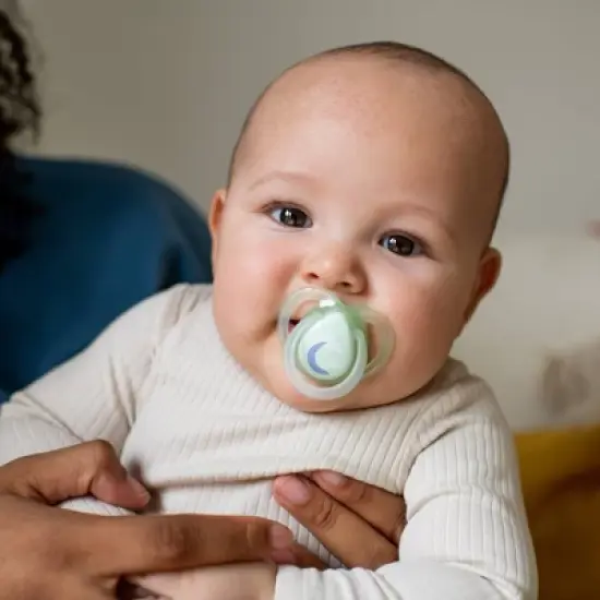 Tommee Tippee Night Pacifier 0-6m - White and Gray - 6pk image {3}