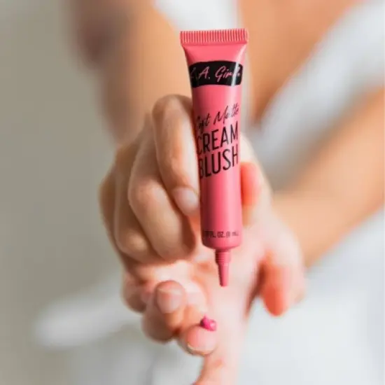 L.A. Girl Cream Blush - 0.27 fl oz image {4}