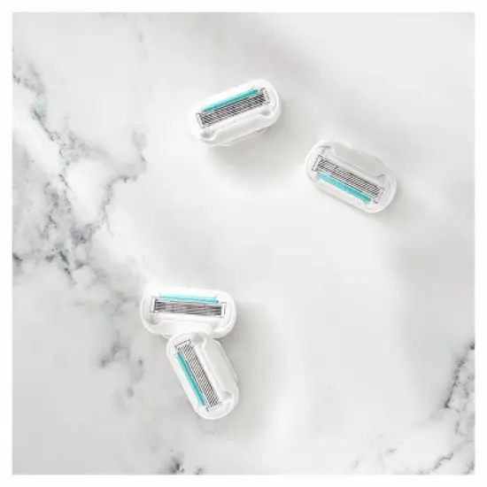 Venus Deluxe Smooth Sensitive Women's Razor Blade Refills image {4}