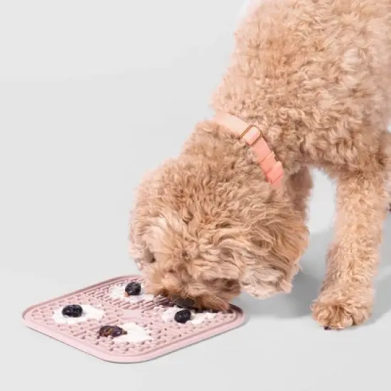 AWOO Silicone Smoosh Lick Mat Treat Dog Toy Dispenser image {3}