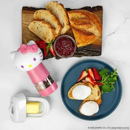 Uncanny Brands Hello Kitty Salt and Pepper Grinder image {7}