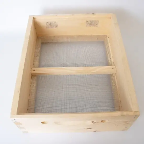 Lehman's Stoney Acres Quilt Box Winter Hive Topper, Beekeeping Insulated Box for Winter Protection, Retains Heat, Fits 10-Frame Langstroth Beehives image {1}