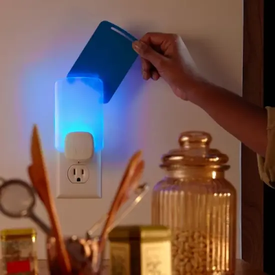 Raid Essentials Flying Insect Light Trap Starter Kit - 1 Device + 1 Refill image {8}