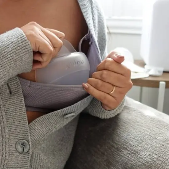 WILLOW Passive Manual Breast Pump - 3oz image {3}