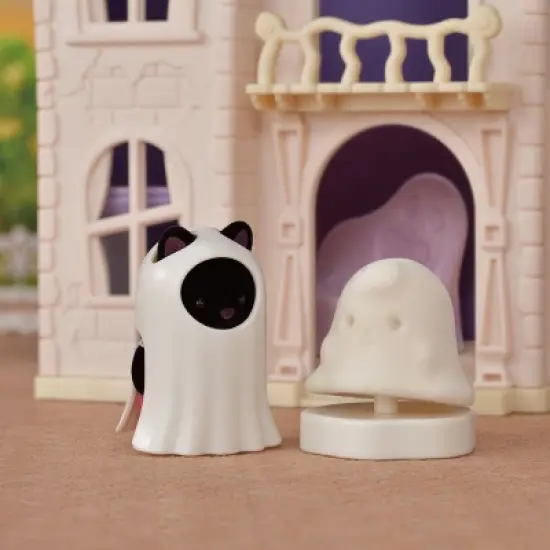 Calico Critters Spooky Surprise House, Dollhouse Playset with Collectible Doll Figure image {4}