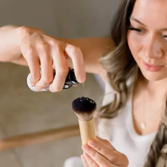 Beauty by Earth Kabuki Brush image {5}