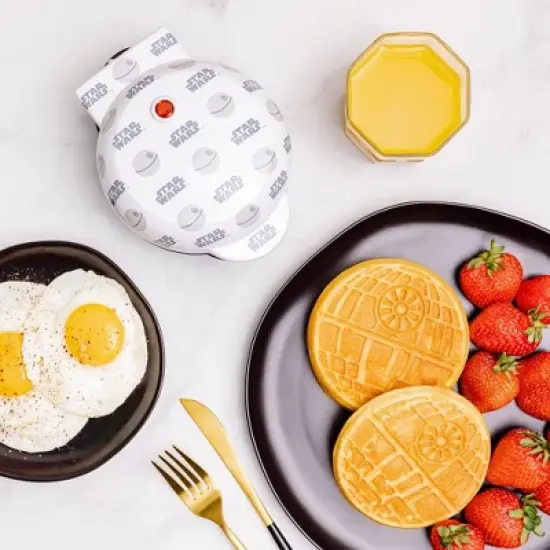 Uncanny Brands Star Wars Mini Death Star Waffle Maker image {6}