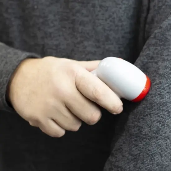 Sunbeam Battery Operated Portable Lint and Fuzz Remover Fabric Shaver with Comfort Handle, Grey image {4}