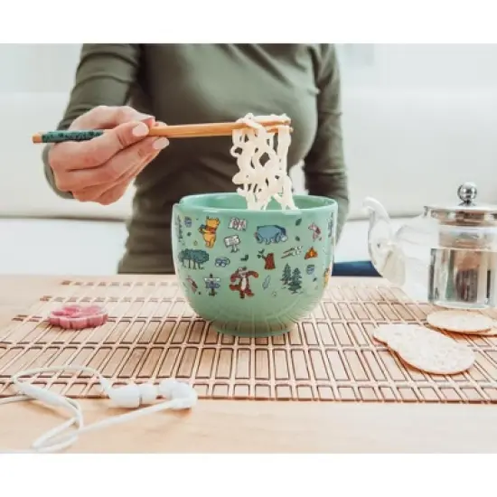 Silver Buffalo Disney Winnie the Pooh Allover Icons 20-Ounce Ramen Bowl and Chopstick Set image {6}