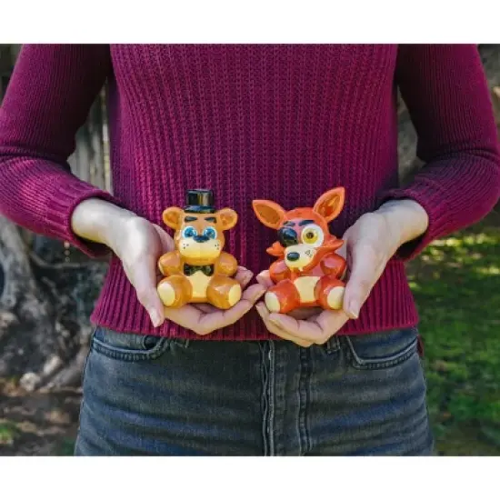 Silver Buffalo Five Nights At Freddy's Freddy and Foxy Ceramic Salt and Pepper Shaker Set image {4}