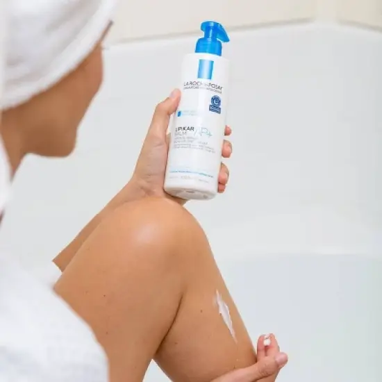 La Roche Posay Lipikar AP+M Triple Repair Body Moisturizing Cream, Body and Face Moisturizer for Dry Skin with Shea Butter and Glycerin - 13.5 oz image {6}