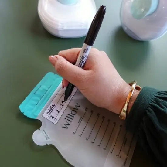 WILLOW Breast Milk Storage Bags - 100pk image {2}