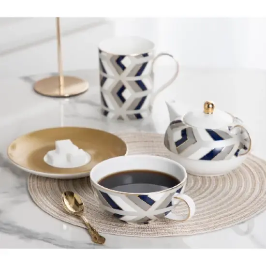 The Elegance in Porcelain Tea Service Collection image {1}