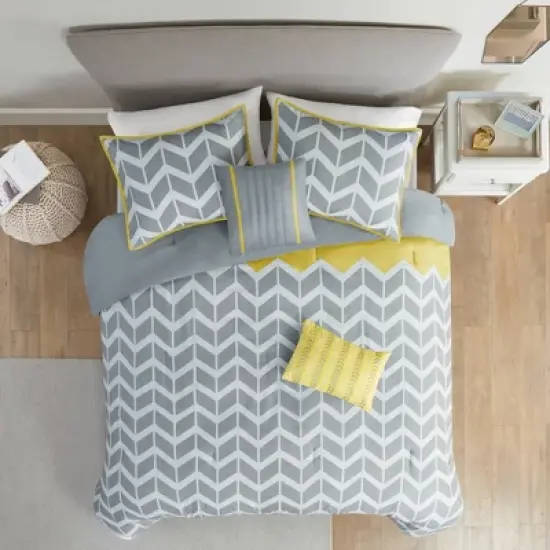 Intelligent Design Darcy Comforter Set Chevron image {2}
