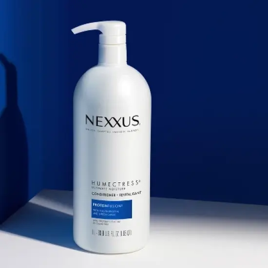 Nexxus Humectress Ultimate Moisture Conditioner for Dry Hair with Elastin Protein and Green Caviar image {7}