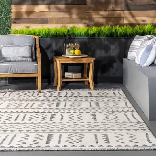 nuLOOM Outdoor Gretchen Patio Area Rug image {7}