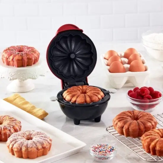 Dash Mini Bundt Maker image {2}