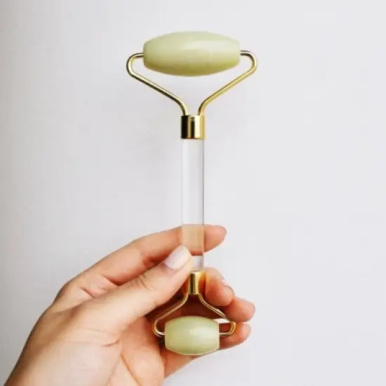 Mei Apothecary Jade Facial Roller Beauty Tool - 1ct image {1}