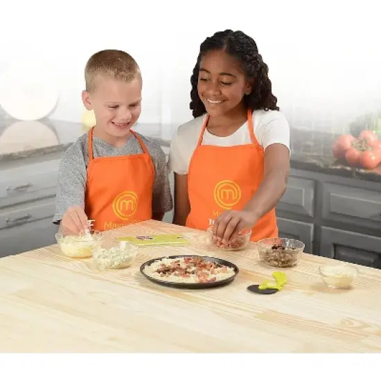 Jazwares MasterChef Junior Pizza Cooking Set - Kit Includes Real Cookware for Kids and Recipes, 5pc image {2}