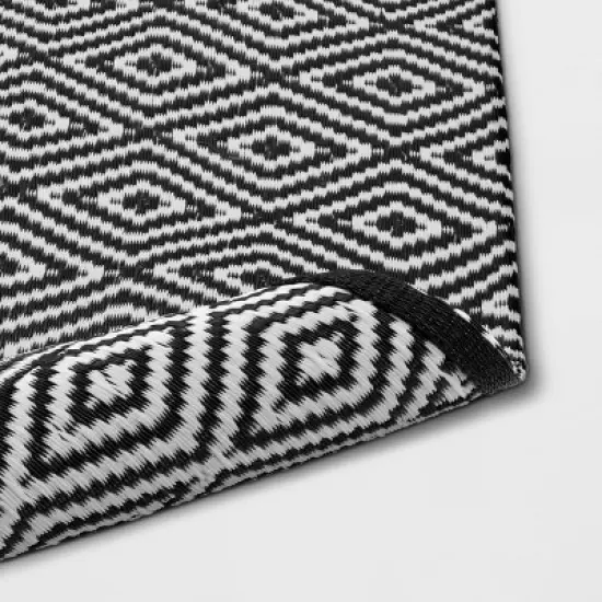 Reversible Diamond Indoor/Outdoor Rug - Room Essentials&trade; image {2}