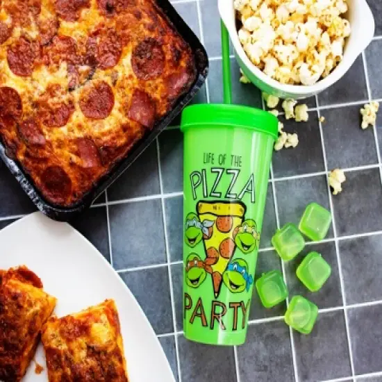 Silver Buffalo Teenage Mutant Ninja Turtles "Pizza Party" Color-Changing Plastic Tumbler image {2}