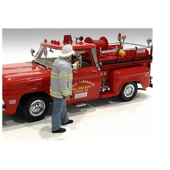 "Firefighters" Fire Captain Figure for 1/24 Scale Models by American Diorama image {3}