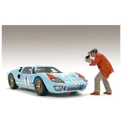 "Race Day 1" Figurine III for 1/24 Scale Models by American Diorama image {2}