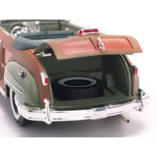 1948 Chrysler Town & Country Heather Green 1/18 Diecast Model Car by Sunstar image {3}