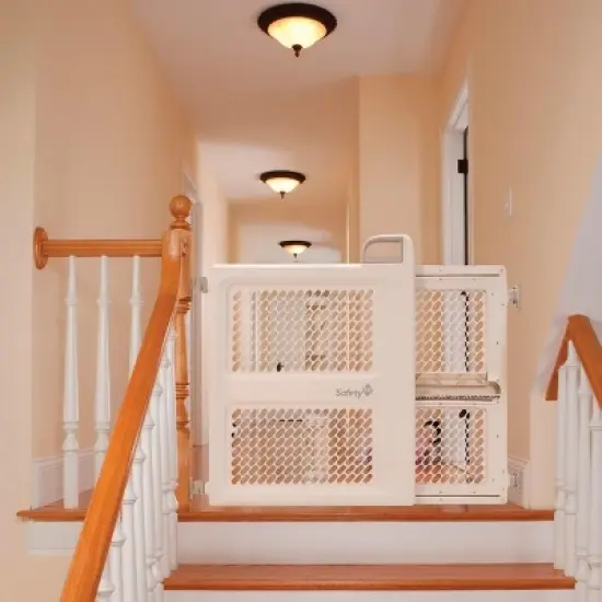 Dorel 2-in-1 Swing/Security Gate image {3}