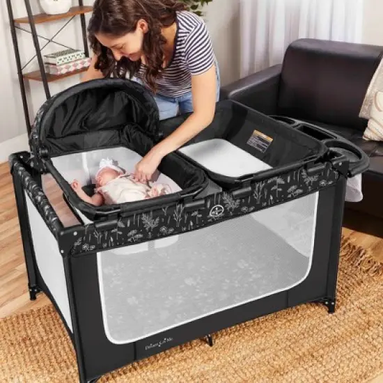 Dream On Me Emily Rose Deluxe Playard image {4}