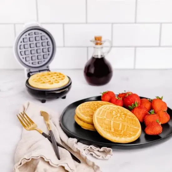 Uncanny Brands Star Wars Mini Death Star Waffle Maker image {4}