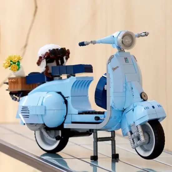 LEGO Icons Vespa 125 Scooter Model Set 10298 image {5}