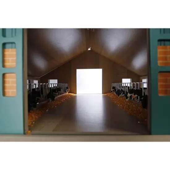 Universal Hobbies 1/32 Deluxe Cattle Barn 610540 image {3}