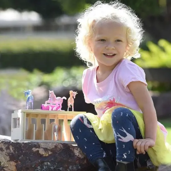 Breyer Unicorn Magic Wooden Carry Stable Playset w/ 6 Unicorns image {3}