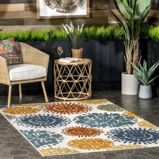 nuLOOM Iva Contemporary Flowers Indoor/Outdoor Patio Area Rug image {1}