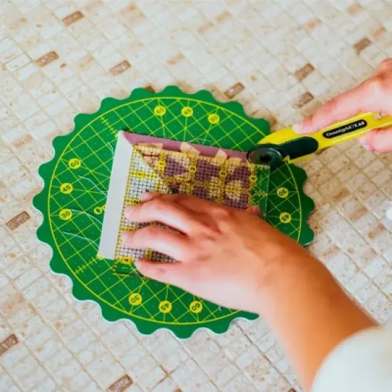 Omnigrid 8" 360 Rotating Cutting Mat image {6}