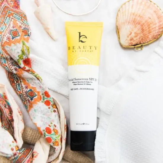 Beauty by Earth Facial Sunscreen - SPF 20 image {5}