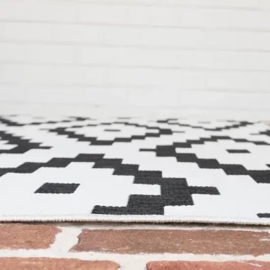 Elio Diamond Trellis Rectangular Indoor/Outdoor Rug - Balta Rugs image {4}