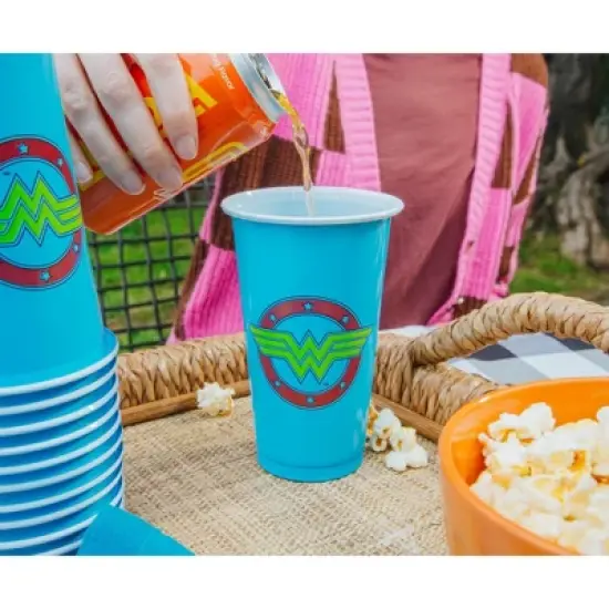 Silver Buffalo DC Comics Wonder Woman Logo 18oz Disposable Plastic Party Cups | 20 Pack image {5}