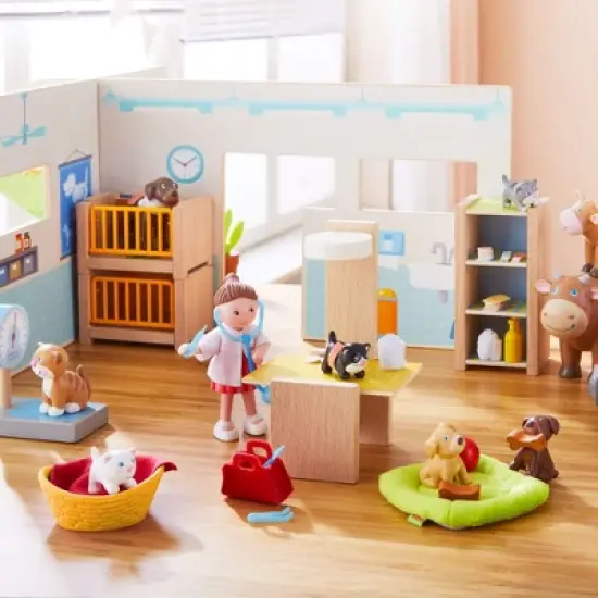 HABA Little Friends Veterinary Clinic Play Set image {4}