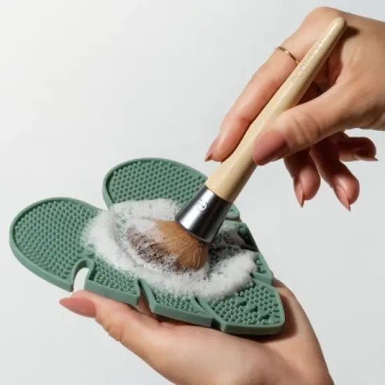 EcoTools Makeup Brush Cleansing Pad image {2}