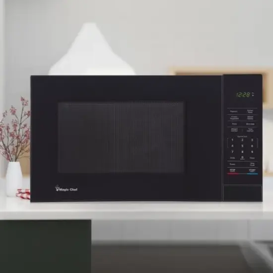 Magic Chef 1000 Watt Countertop Microwave with Digital Touch Controls and Display image {2}