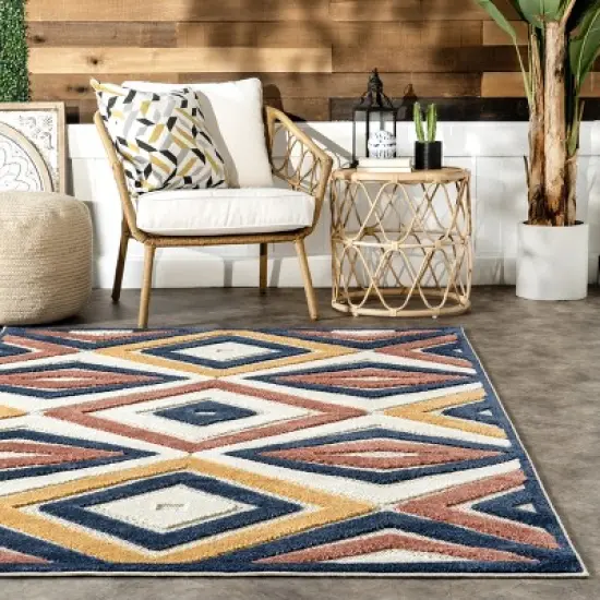 nuLOOM Salena Transitional Diamond Indoor/Outdoor Patio Area Rug image {7}