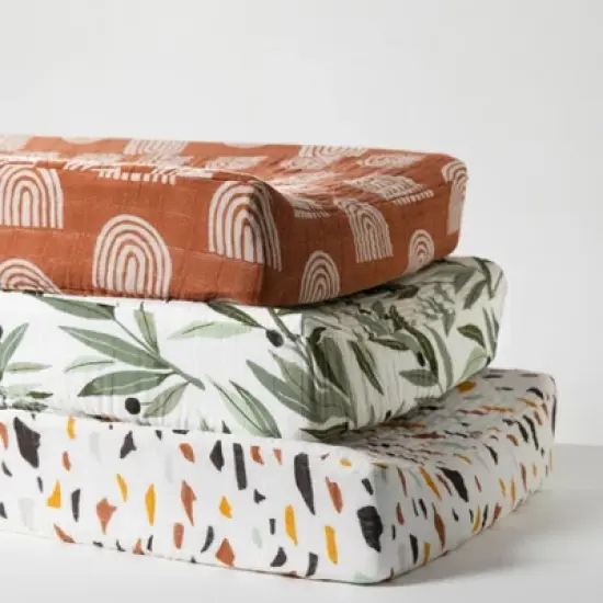 Babyletto Rainbow Quilted Muslin Changing Pad Cover image {5}