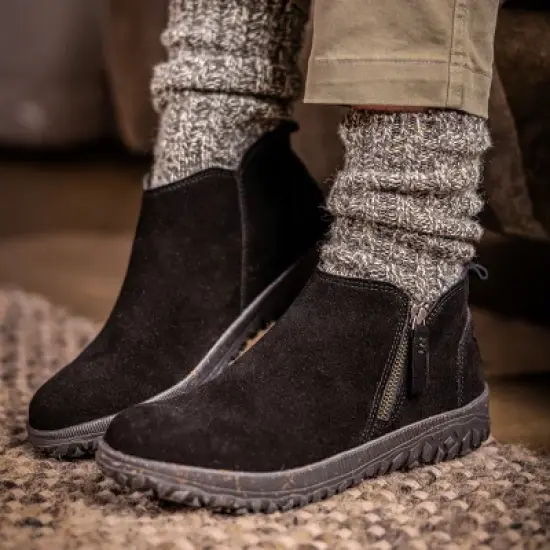 Minnetonka Women's North Zip Boots image {5}