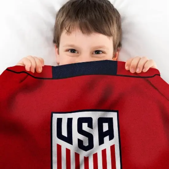 Sleep Squad US Women's Soccer Kristie Mewis 60 x 80 Raschel Plush Jersey Blanket image {3}