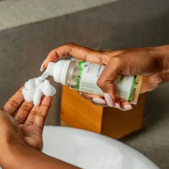 Tree To Tub Balancing Tea Tree Face Wash for Oily Skin image {6}