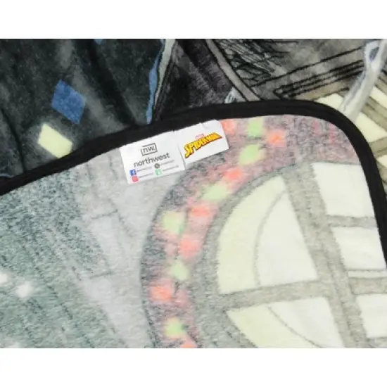 Marvel Comics Spider-Man Christmas Spidey Santa 46"x60" Fleece Throw Blanket image {3}